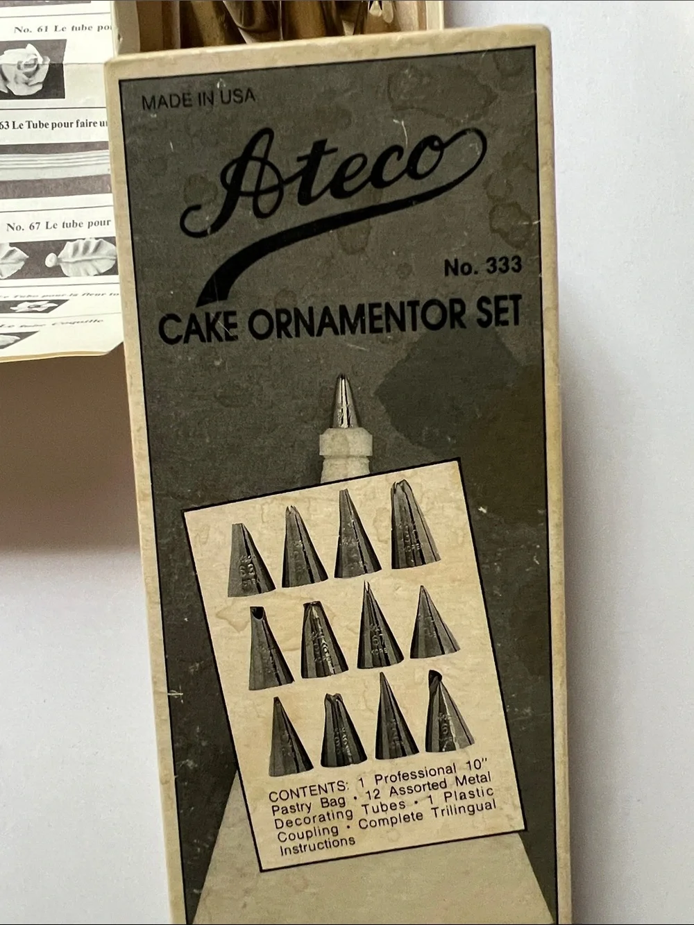 Vintage White Pastry Bag & Cake Decorating Tip Set